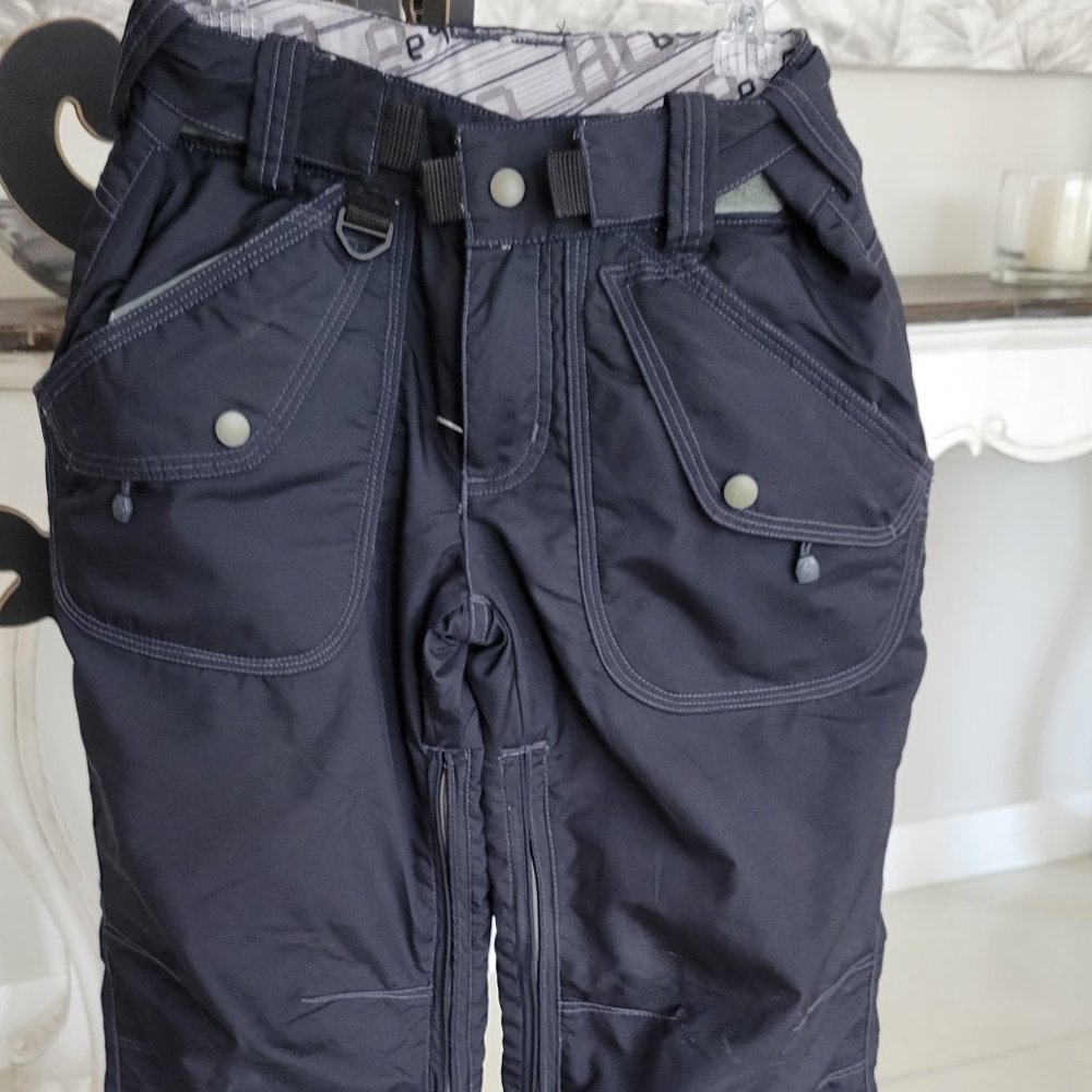 E408 Ski pants Size Smaill (32 inches long)